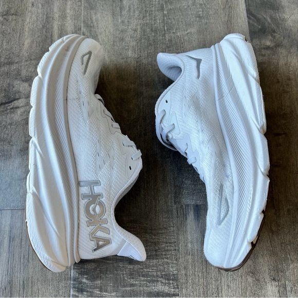 Hoka One One
Clifton 9
Womens Size 10 1127896 NCWT - Picture 3 of 10